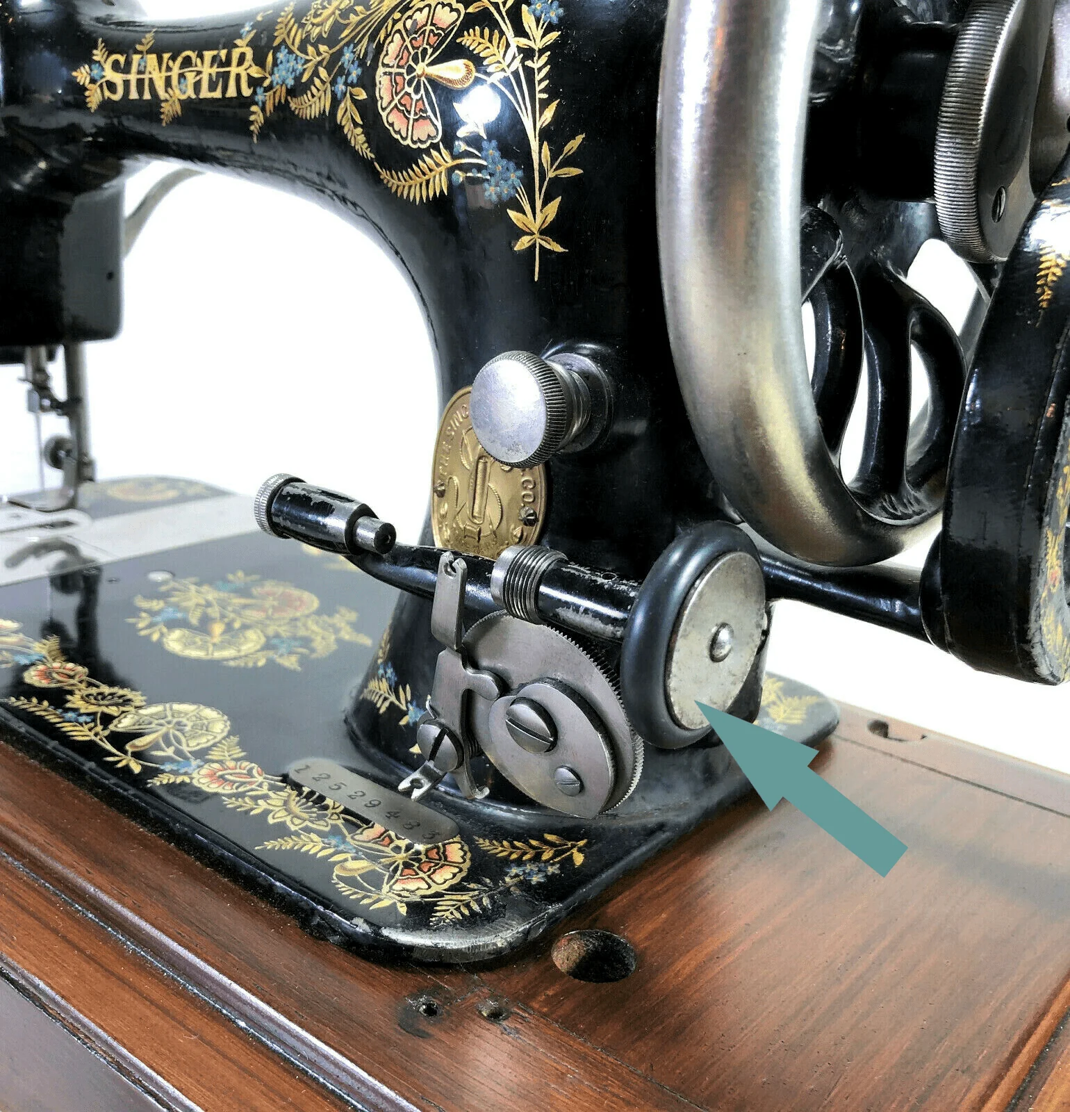 Singer VS3 28 28K Sewing Machine Large Lower Bobbin Winder Friction Rubber Tire Ring