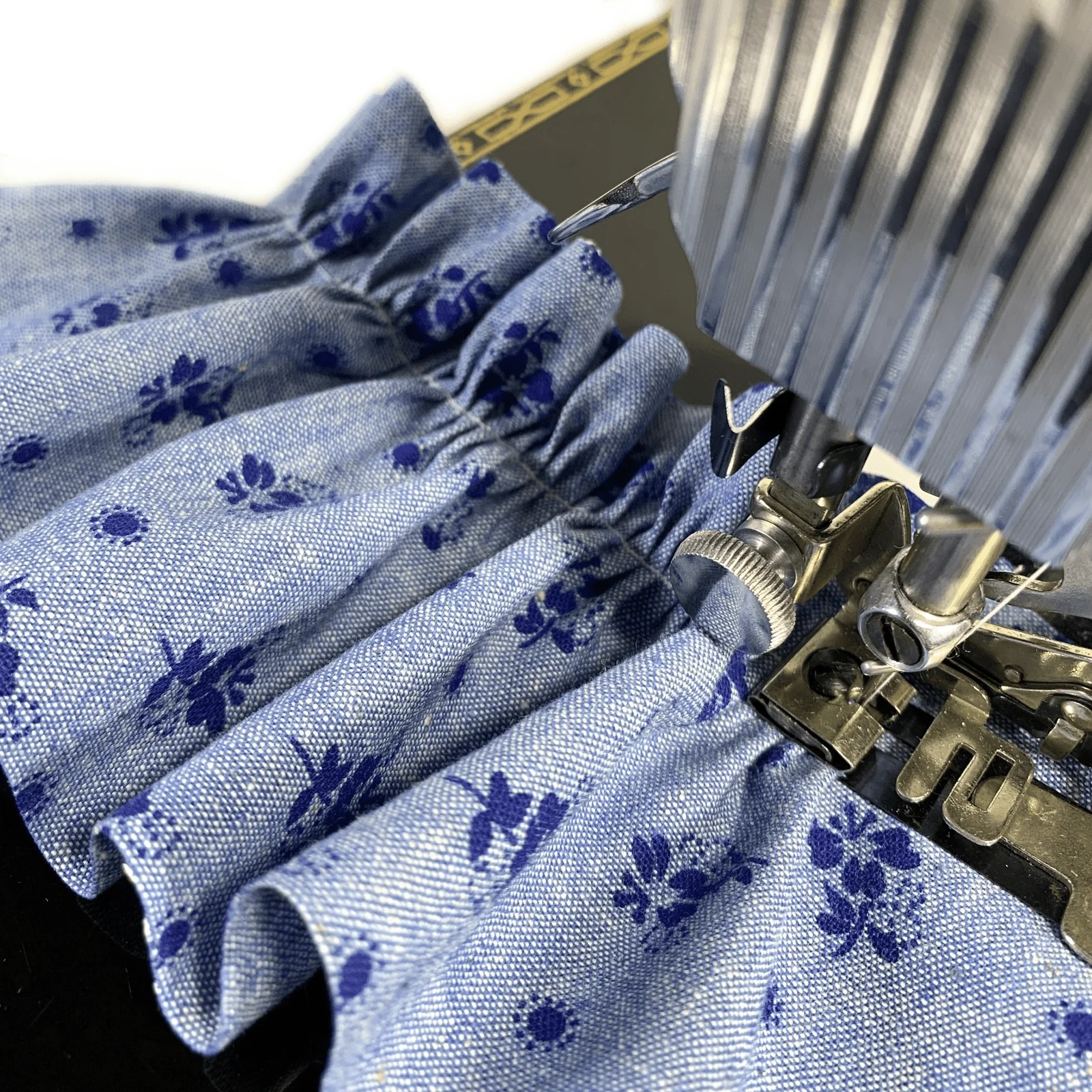 Singer Low Shank Sewing Machine Ruffler Foot Attachment 4 Position Simanco 86642 120598 - Image 3